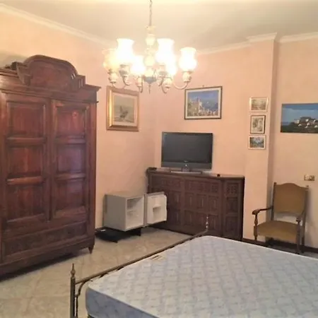 Adriana Habitación en casa particular Anzio